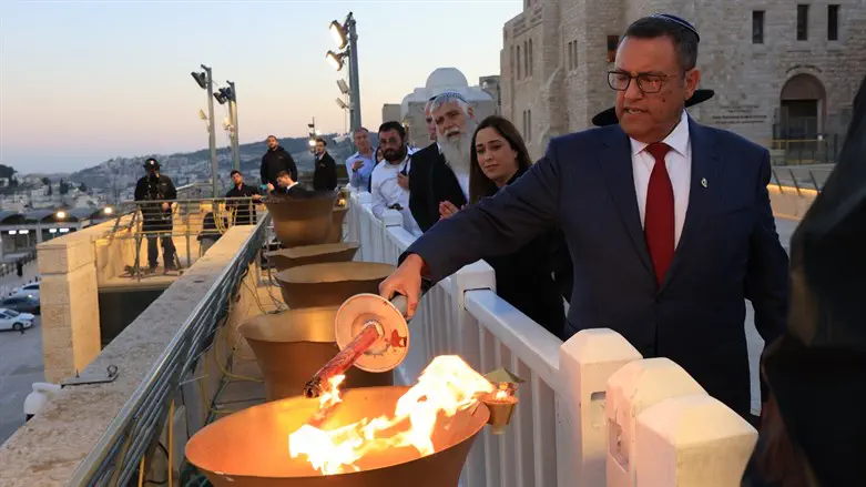 Mayor Lion lights candles at the Western Wall Plaza