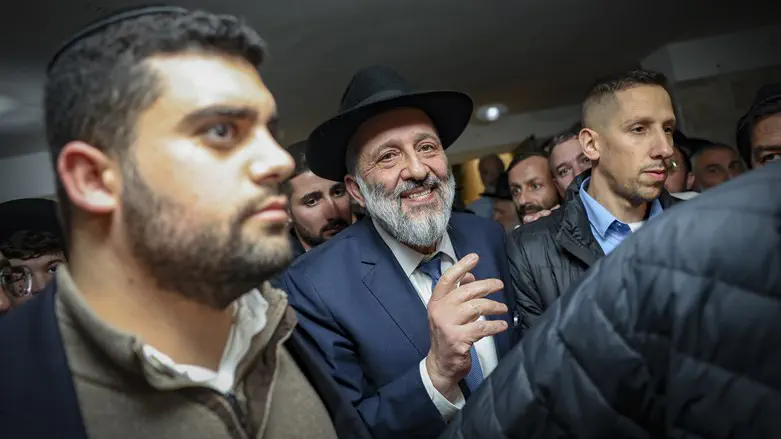 Aryeh Deri leaves his home following court decision