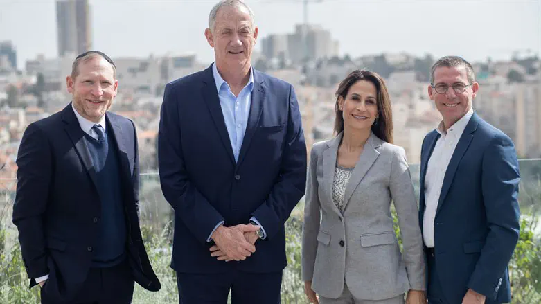 benny-gantz-visits-nefesh-b-nefesh-aliyah-campus-israel-national-news