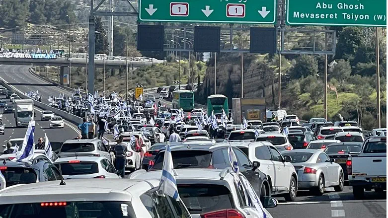 Highway leading to Jerusalem blocked in last week's protest