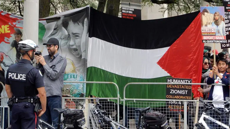 Palestinian flag in Toronto pro-Hamas rally
