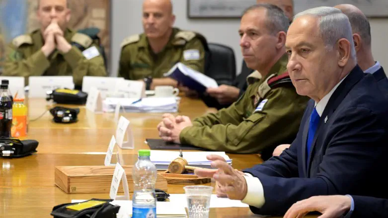 Биньямин Нетаньяху на заседании Кабинета министров