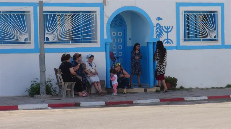 Tunisian Jews in peril: Kosher for Passover food being held by customs ...