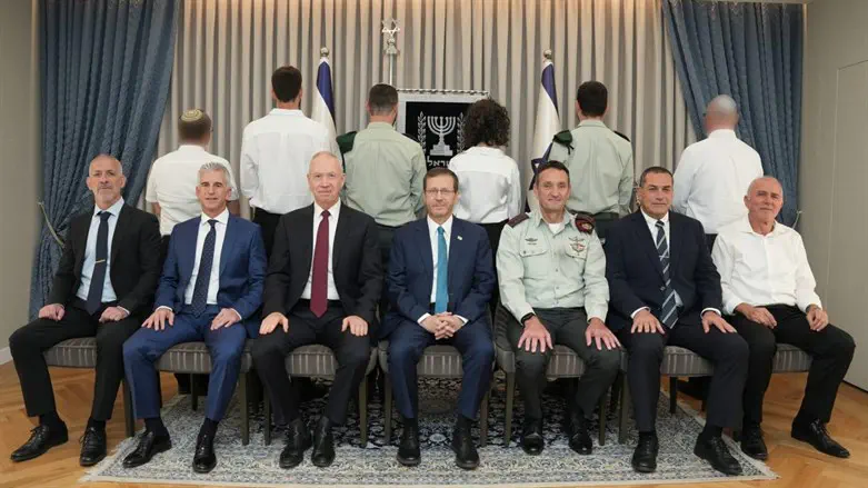 The four award winners with top Israeli officials