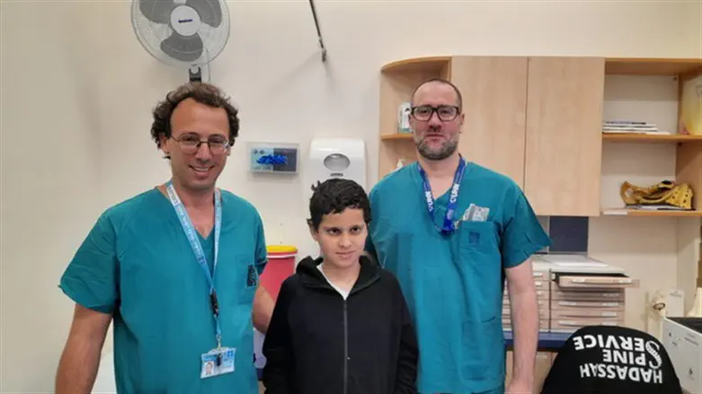 Dr. Ohad Einav and Dr. Ziv Asa, together with Suleiman just before he was discharged
