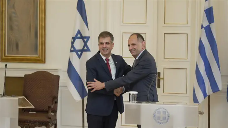 כהן עם שר החוץ היווני