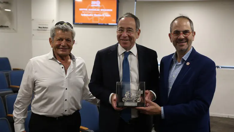 Eli Beer (R) & Menachem Oren (L) present Amb. Nides (C) with an honorary silver ambucycle