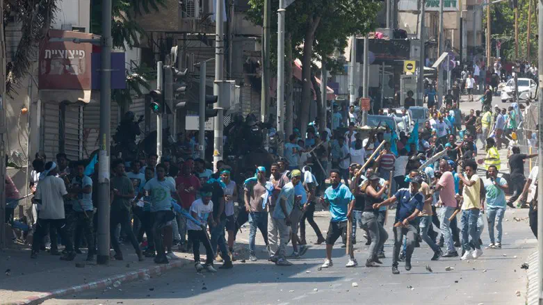 Eritreans riot in Tel Aviv