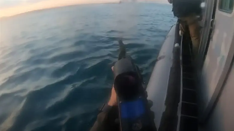 Бойцы спецназа «Снапир» атакуют террористов на море