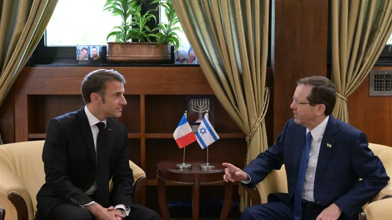 Emmanuel Macron with Isaac Herzog