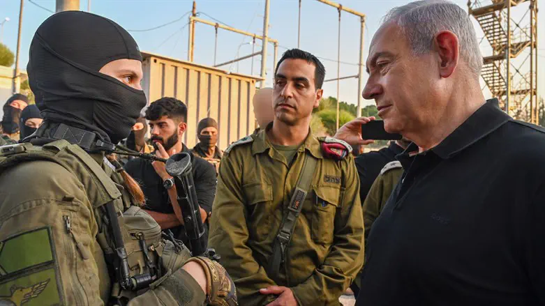 Netanyahu meets soldiers 