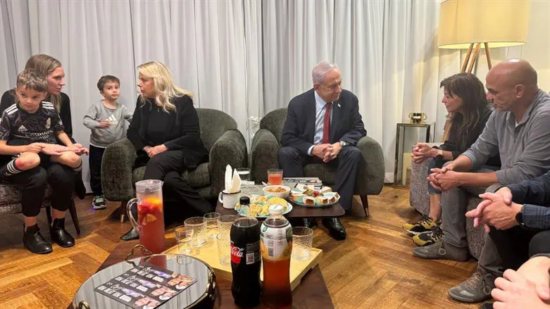 Netanyahu pays condolence visit to Hamami family