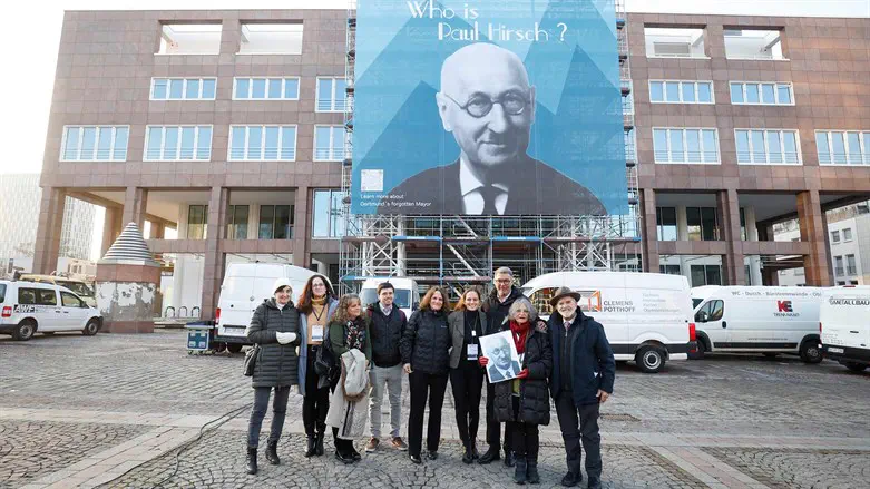 Descendants of Paul Hirsch commemorate the former German mayor in Dortmund