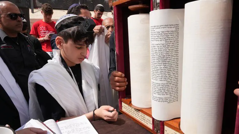 Koren Tasa's aliyah at the Kotel