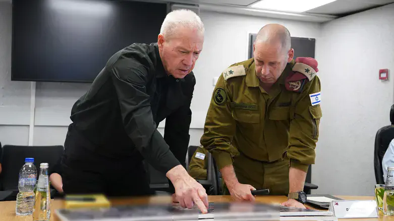 MInister Gallant and Major General Yaron Finkelman