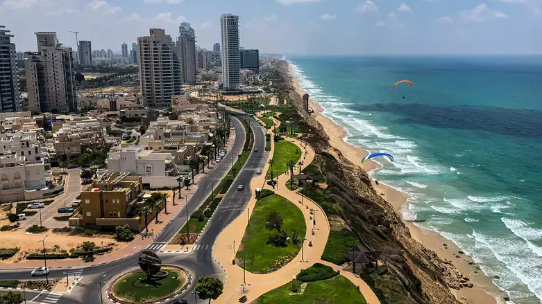 Anti Israel British politician: Cut ties with Netanya Israel National