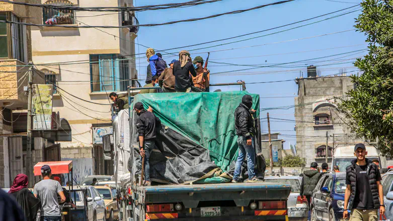 Hamas terrorists raid humanitarian aid