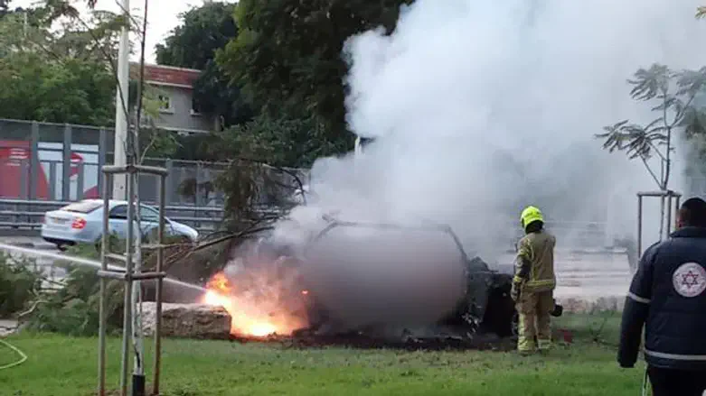 One dead after vehicle explodes in Petah Tikva