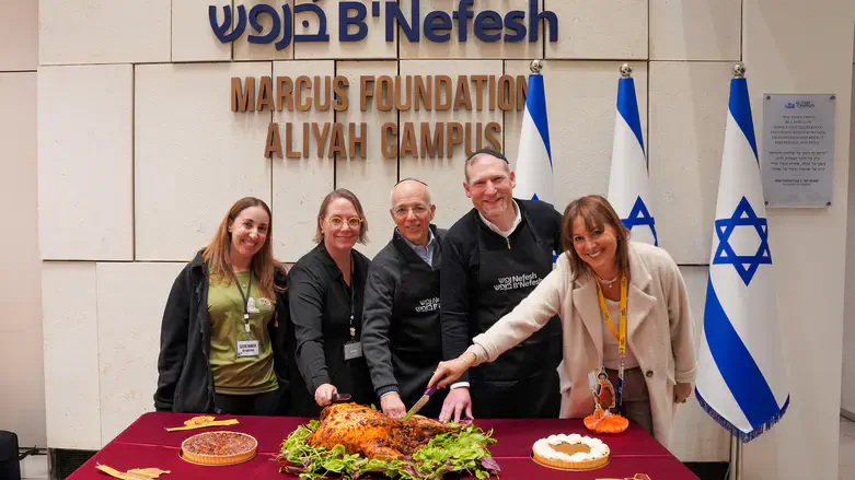 Nefesh B'Nefesh, Michael Levin Base, and FIDF staff carve the turkey