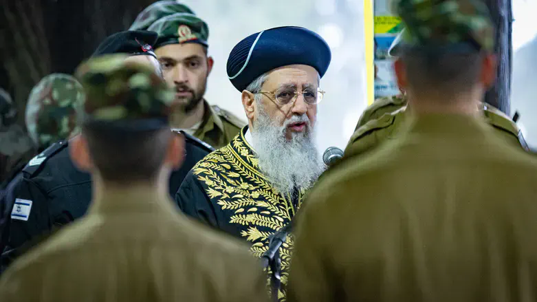 Rabbi David Yosef at fallen soldier's funeral