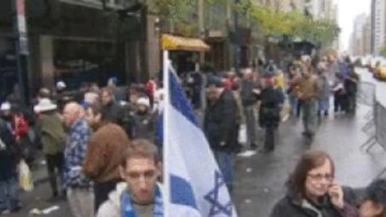 Pro-Israel backers march in rain in New York