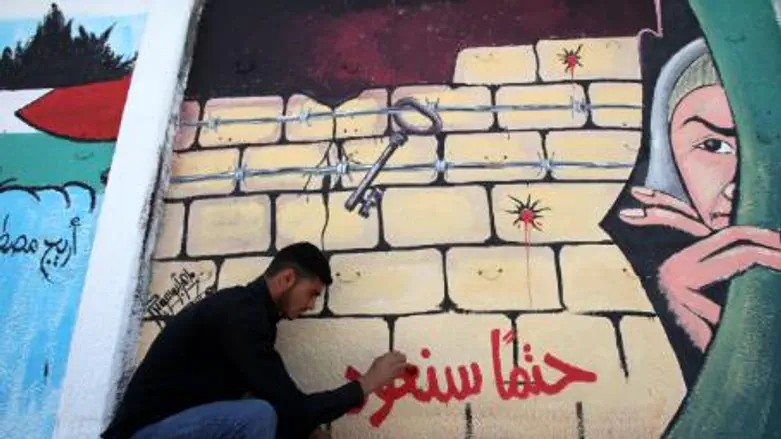 Graffiti artist in Gaza (illustrative only)