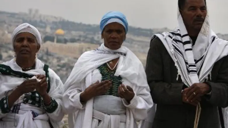Ethiopian Jews pray in Jerusalem