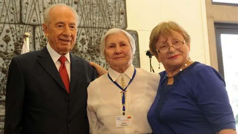 President Peres, Kanapatskaya, Shmailovic