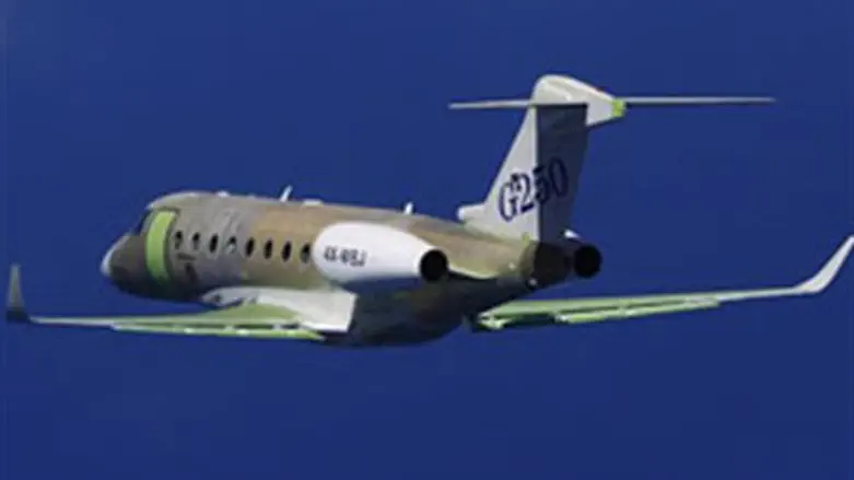 Gulfstream G250 business jet in test flight