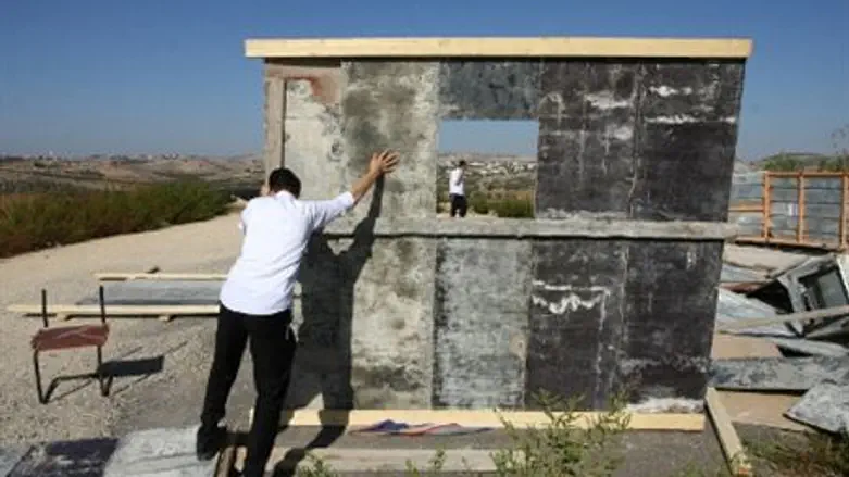 Hareidi religious Jew builds outpost