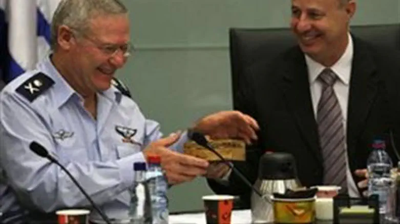 Maj-Gen Yadlin with MK HaNegbi