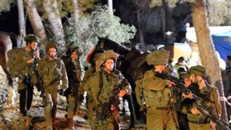 Soldiers search for Arab attackers