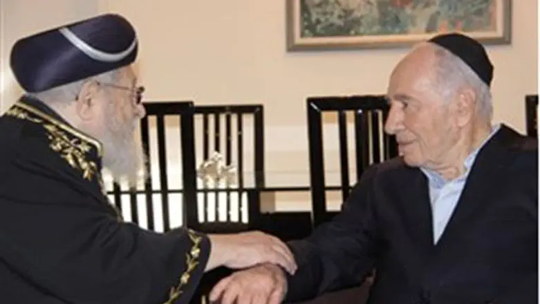 Peres with Rabbi Ovadia Yosef