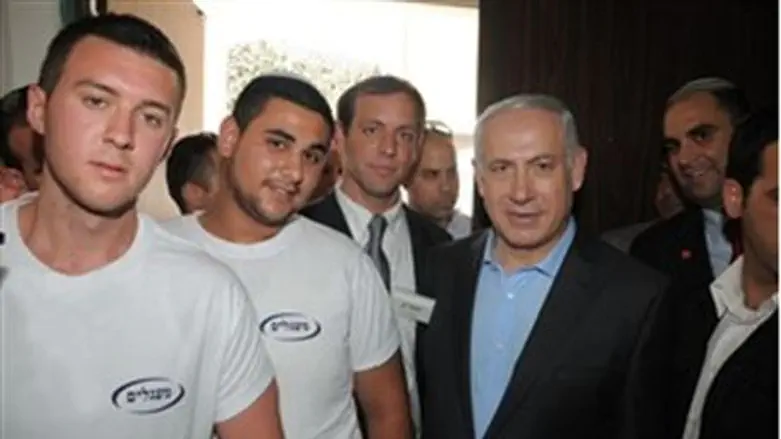 Netanyahu with Lod students