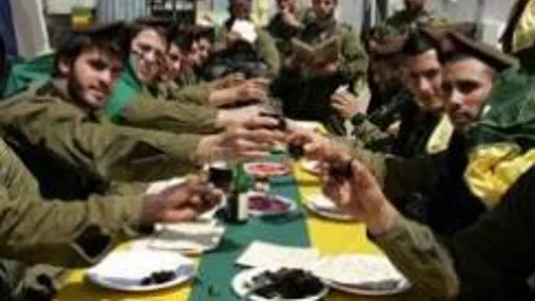 Seder on an IDF base