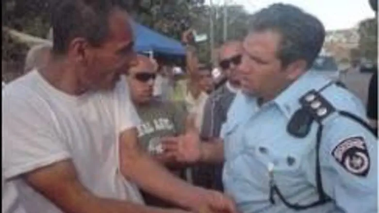 Arab protestors confront police