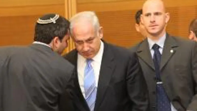 Netanyahu listens to Elkin