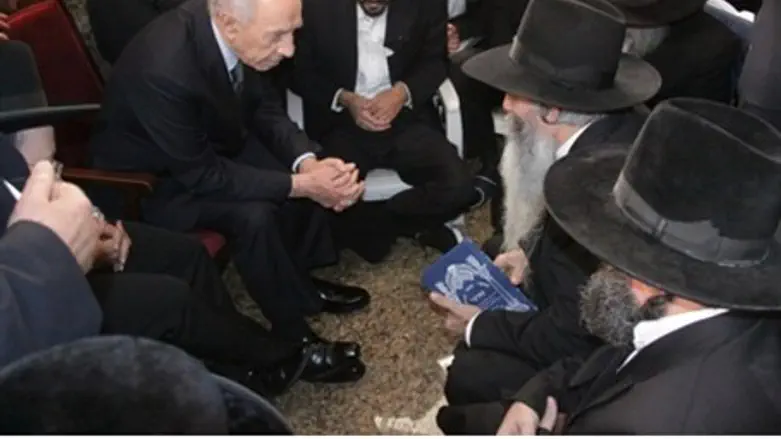  Rabbi AbuhatzeirPresident Peres mourns 