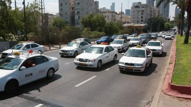 Taxi cabs are protesting in Tel Aviv