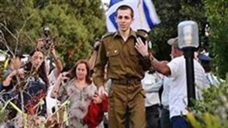 Gilad Shalit Returns Home