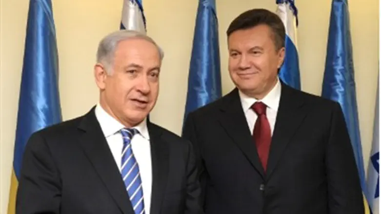 Netanyahu and Ukraine president Yanukovych 