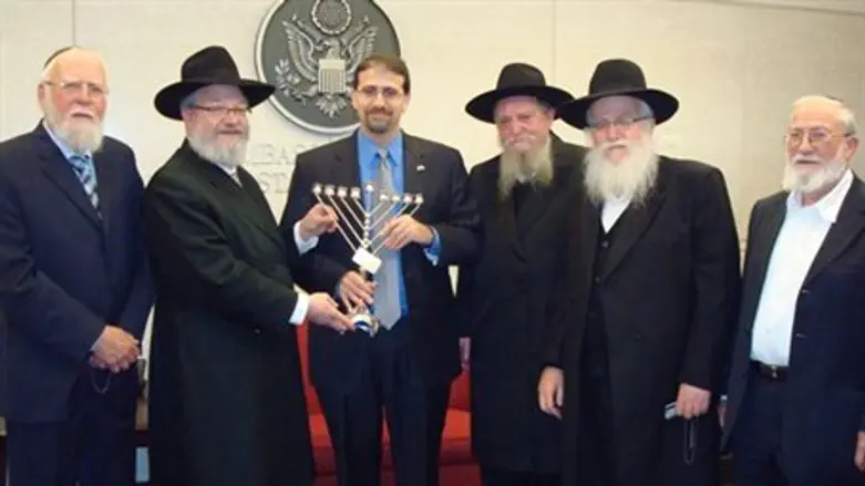 Rabbis with Ambassador Shapiro