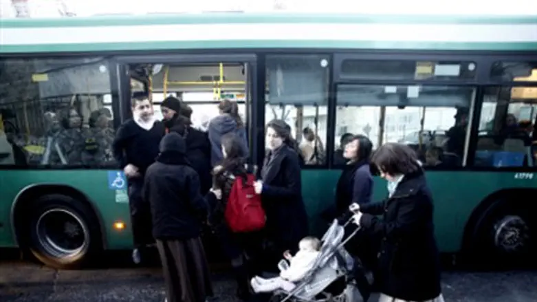 Харедим требуют запуска частных автобусов