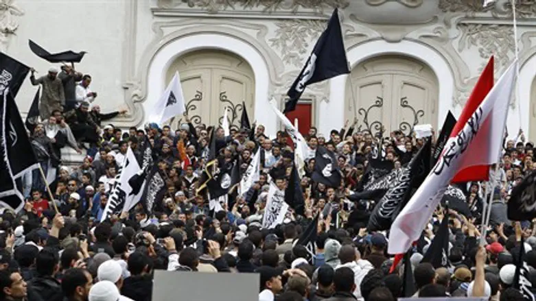 Tunisian Islamists demand Shari'a law