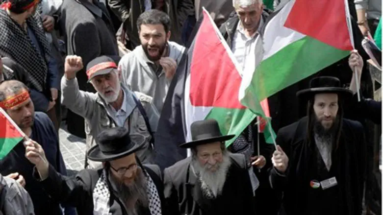 Neturei Karta rabbis wave PLO in Lebanon