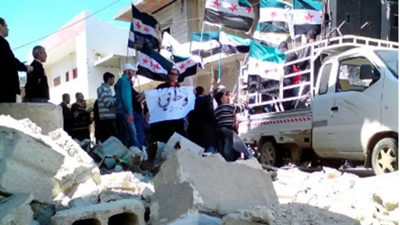Syrians wave opposition flags at protest agai