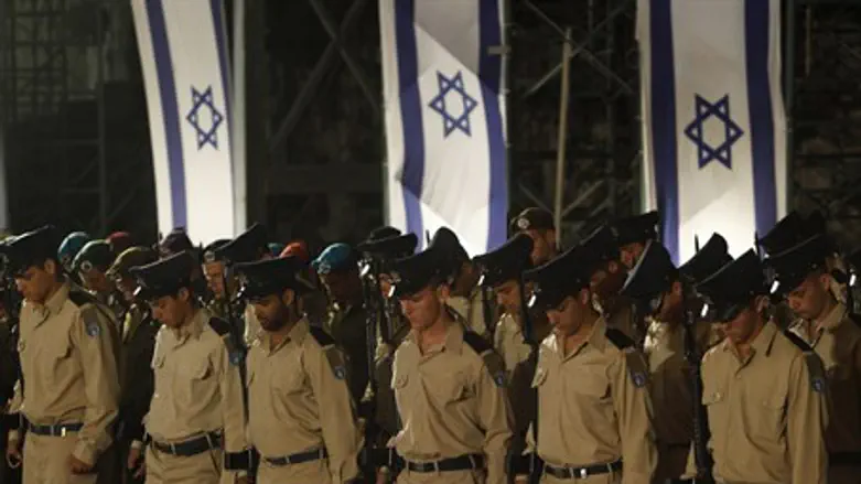 Soldiers at Memorial Day ceremony in Jerusale