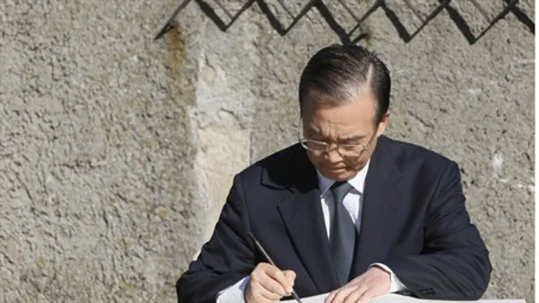 China's Prime Minister Wen Jiabao in Auschwit