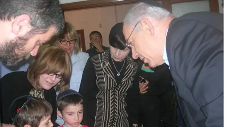 SULAM's children console PM Netanyahu on deat