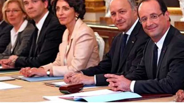 Hollande (R) seated with his newly appointed 